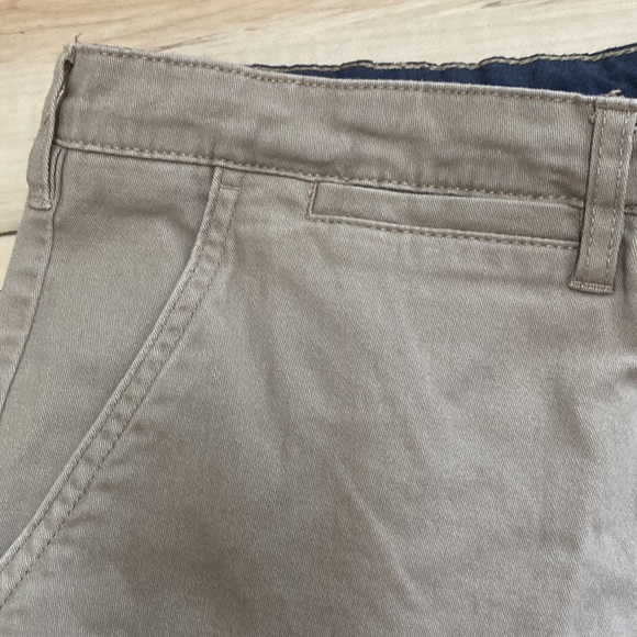 Jachs New York Mens Size 38 Shorts. Khaki color. 4 pockets and one coin pocket. - Picture 8 of 11